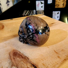Load image into Gallery viewer, RHODONITE SKULL