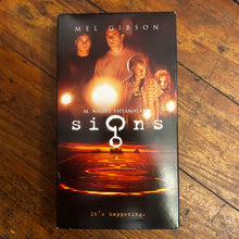 Load image into Gallery viewer, Signs (2002) VHS
