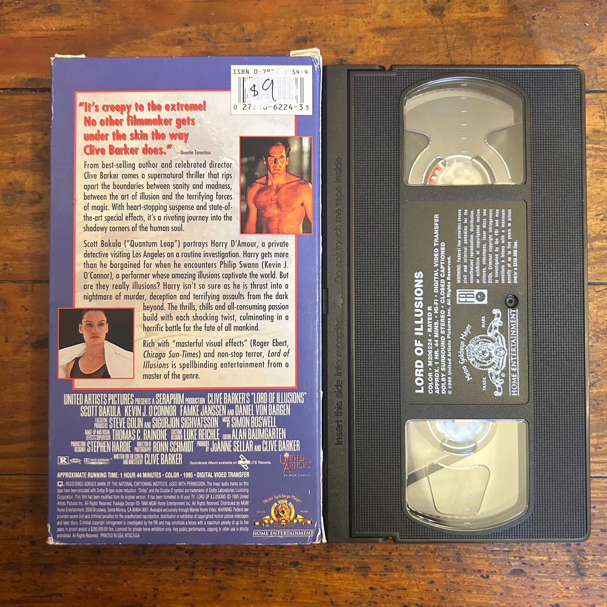 壁の中に誰かがいる　VHS　字幕版 71N9rkJf8CL._UF350,350_QL50_.jpg
