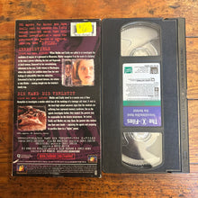Load image into Gallery viewer, THE X FILES: IRRESTIBLE/DIE HAND DIE VERLETZT (1995) VHS
