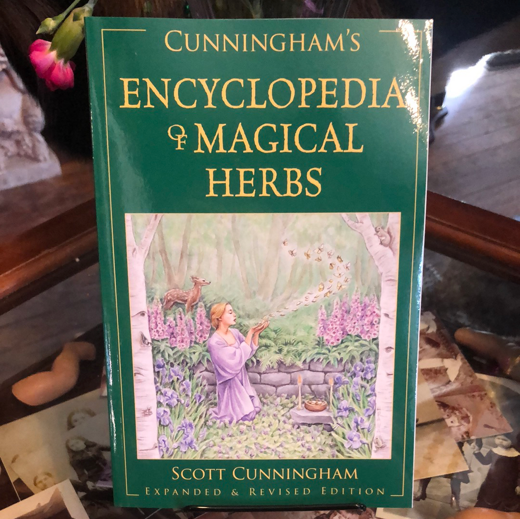 Cunningham's Encyclopedia of Magical Herbs PAPERBACK