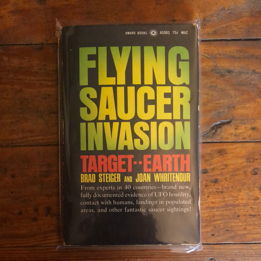 Flying Saucer Invasion: Target=Earth -SOFTCOVER